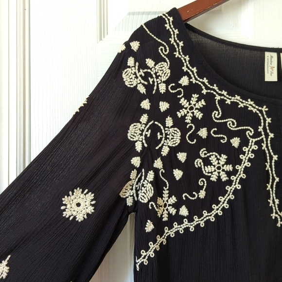 Meadow Rue by Anthropologie Boho Embroidered Flared Sleeve Blouse Black Cream S - Picture 3 of 12